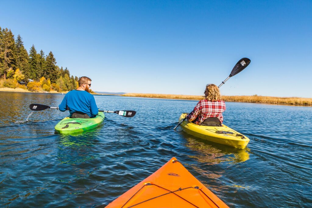 couple kayaking in Mt. Hood Territory