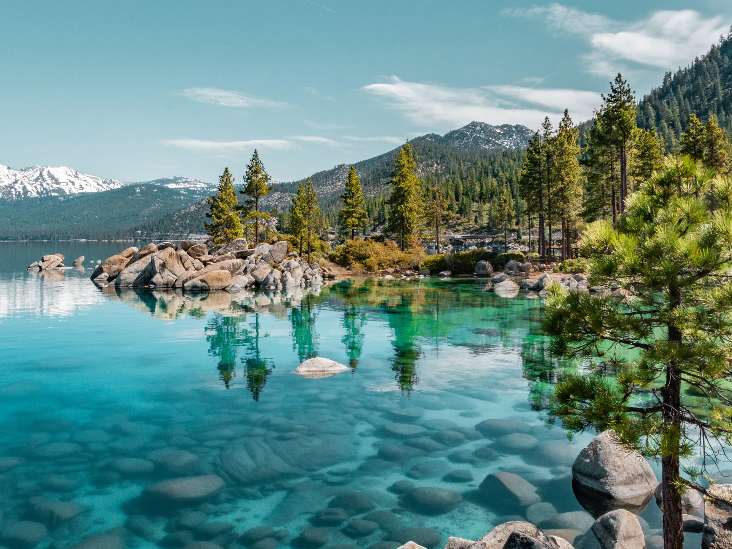 https://travelguidesfree.com/travel-tips/americas-most-beautiful-lakes-to-visit-this-summer/